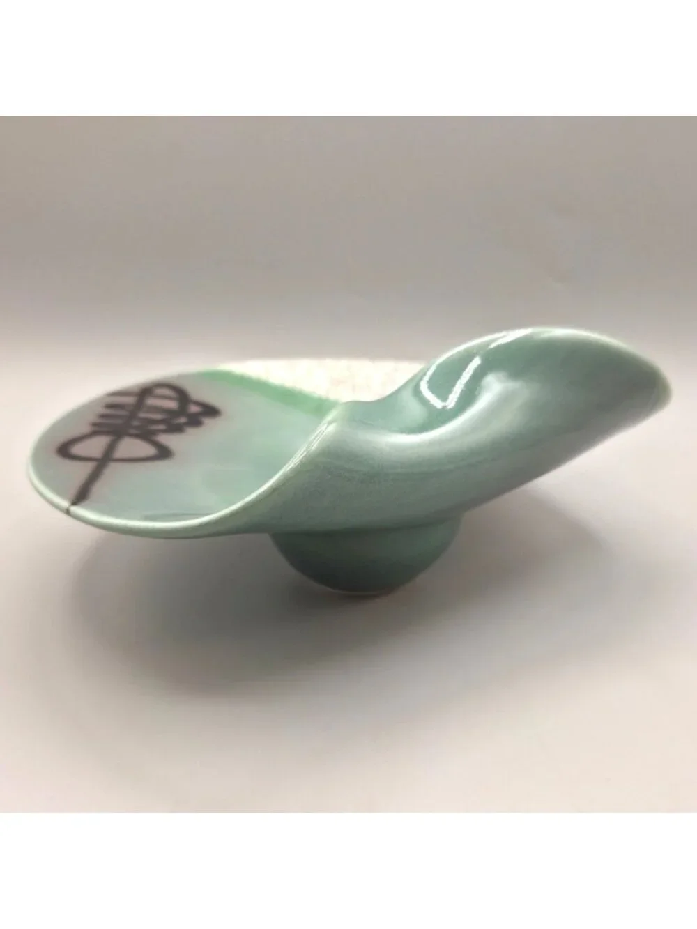 Artist Signed Ceramic Ikebana Vase Built-in Kenzan Frog Green Crackle 9